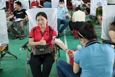 HIẾN MÁU CỨU NGƯỜI, MỘT NGHĨA CỬ CAO ĐẸP THỂ HIỆN TRUYỀN THỐNG TƯƠNG THÂN THƯƠNG ÁI, THƯƠNG NGƯỜI NHƯ THỂ THƯƠNG THÂN CỦA DÂN TỘC TA.